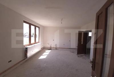 Casă cu 5 camere cu Teren 1204 Mp în Central