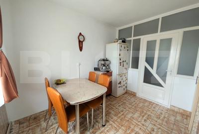 Apartament cu 4 camere semidecomandat, mobilat în Central