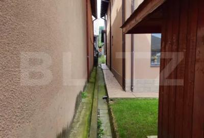Casă cu 4 camere cu Teren 2360 Mp în Central - 1