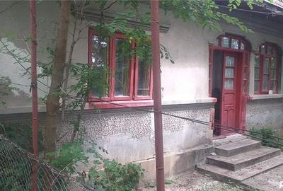 Casă cu 6 camere cu Teren 4000 Mp în Petrești - 4
