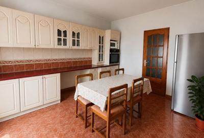 Apartament cu 3 camere decomandat, mobilat în Central