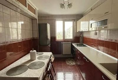 Apartament cu 2 camere decomandat în Micro 20