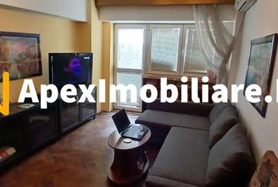 Apartament cu 3 camere semidecomandat în Victoriei