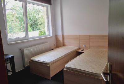 Apartament cu 3 camere decomandat în Exterior Vest