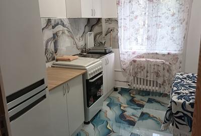 Apartament cu 3 camere decomandat în Tătărași