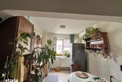 Apartament cu 3 camere decomandat în Central - 1