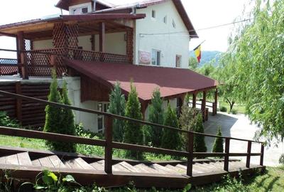 Casă cu 9 camere în Valea Mare