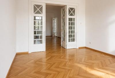 Apartament cu 5 camere decomandat în P-ța Unirii