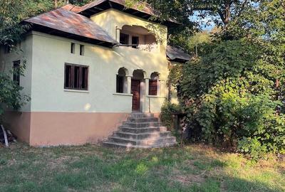 Casă cu 3 camere cu Teren 4332 Mp în Central