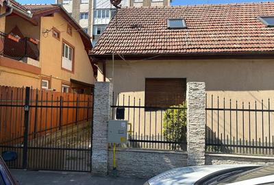 Casă cu 2 camere cu Teren 400 Mp în Central