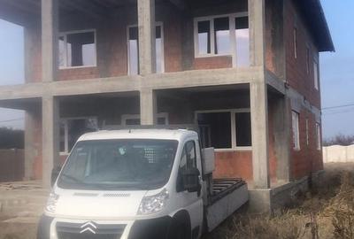 Casă cu 4 camere în Pielești