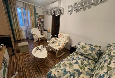 Apartament cu 3 camere semidecomandat, mobilat în Craiovița Nouă