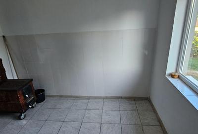 Casă cu 4 camere cu Teren 2600 Mp în Udești - 3