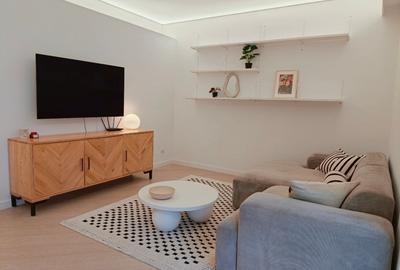 Apartament cu 3 camere decomandat, mobilat în Central