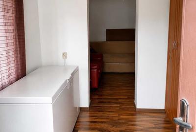 Casă cu 4 camere în Vărăști
