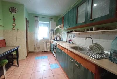 Apartament cu 4 camere decomandat în Central - 1