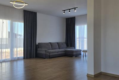 Casă cu 3 camere în Hălchiu
