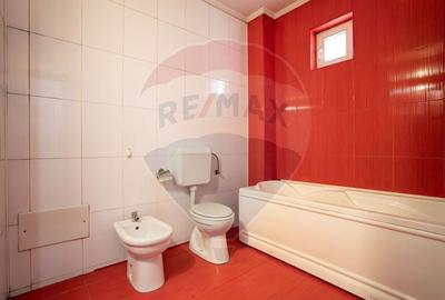 Casă cu 8 camere cu Teren 1000 Mp în Sânmartin - 14