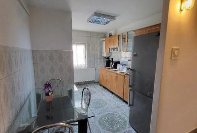 Apartament cu 4 camere decomandat în Central