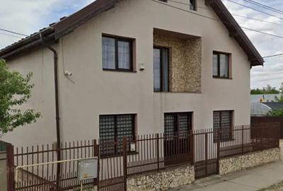 Casă cu 4 camere în Central - 1