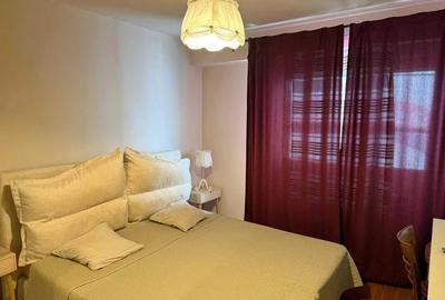 Apartament cu 3 camere decomandat, mobilat în Casa de Cultură