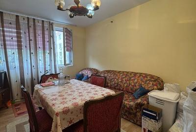 Apartament cu 3 camere decomandat în Rahova