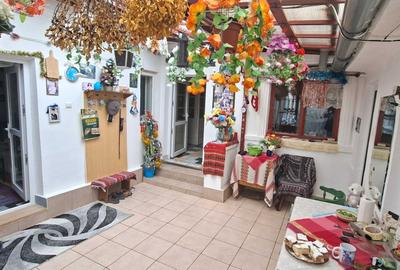Casă cu 4 camere în 1 Decembrie