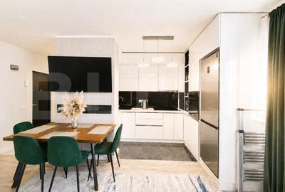 Apartament cu 3 camere semidecomandat, mobilat în Central