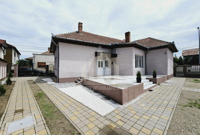 Casă individuală cu 4 camere cu Canalizare în Lipoveni - 1