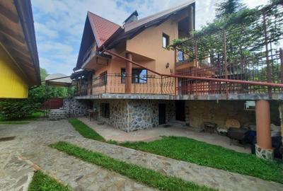 Casă individuală cu 7 camere cu Garaj în Alexandru cel Bun - 1