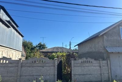 Casă individuală cu 4 camere cu Canalizare în Central