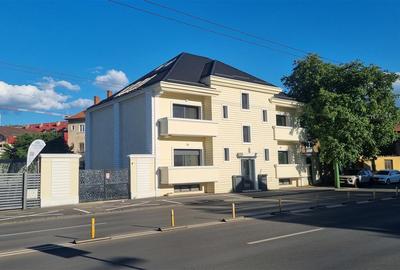Casă individuală cu 11 camere cu Canalizare în Centrul Civic