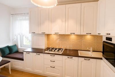 Apartament cu 3 camere decomandat, mobilat în Zorilor