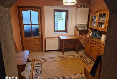 Casă cu 3 camere cu Teren 110 Mp în Central