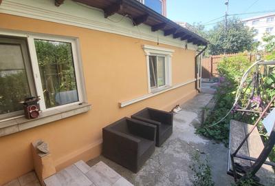 Casă cu 4 camere decomandat în Km 5