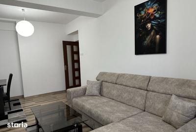 Apartament cu 3 camere decomandat, mobilat în P-ța Romană