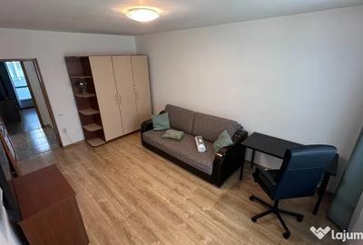 Apartament cu 3 camere decomandat în Dristor