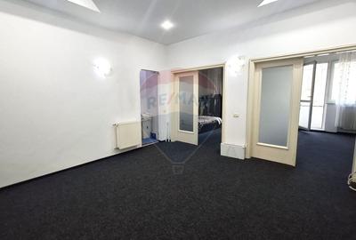 Apartament cu 4 camere semidecomandat în P-ța Victoriei - 3