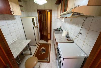 Apartament cu 3 camere decomandat, mobilat în Central