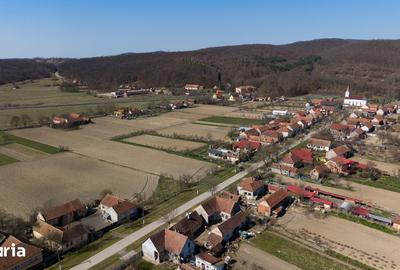 Teren de 2970 mp, în Mașloc