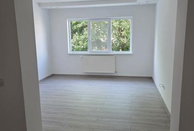 Apartament cu 3 camere decomandat în Central - 1