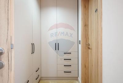 Apartament cu 4 camere decomandat, mobilat în Tractorul - 23