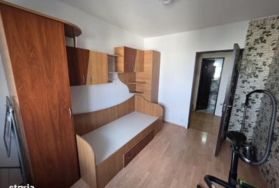 Apartament cu 3 camere decomandat în Lujerului