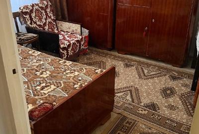 Apartament cu 3 camere decomandat în Cet