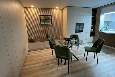 Apartament cu 2 camere decomandat în P-ța Victoriei