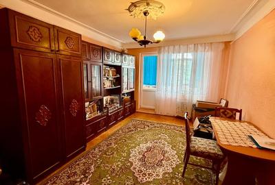 Apartament cu 3 camere decomandat în Alexandru cel Bun