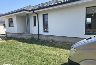 Casă cu 4 camere cu Teren 500 Mp în Central