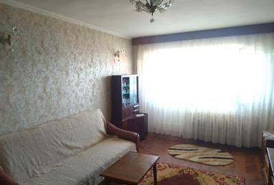 Apartament cu 3 camere decomandat în Călărași