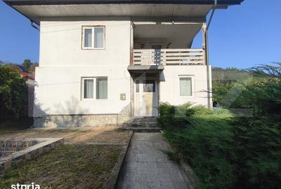 Casă cu 4 camere cu Teren 1650 Mp în Central