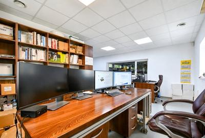 Spațiu industrial, de 772.83001708984 mp, în Central - 19